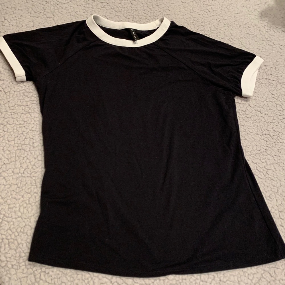 poleci black tee with white trim